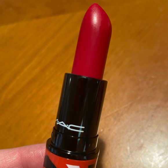 MAC Matte Lipstick Wild Card - Picture 7 of 16